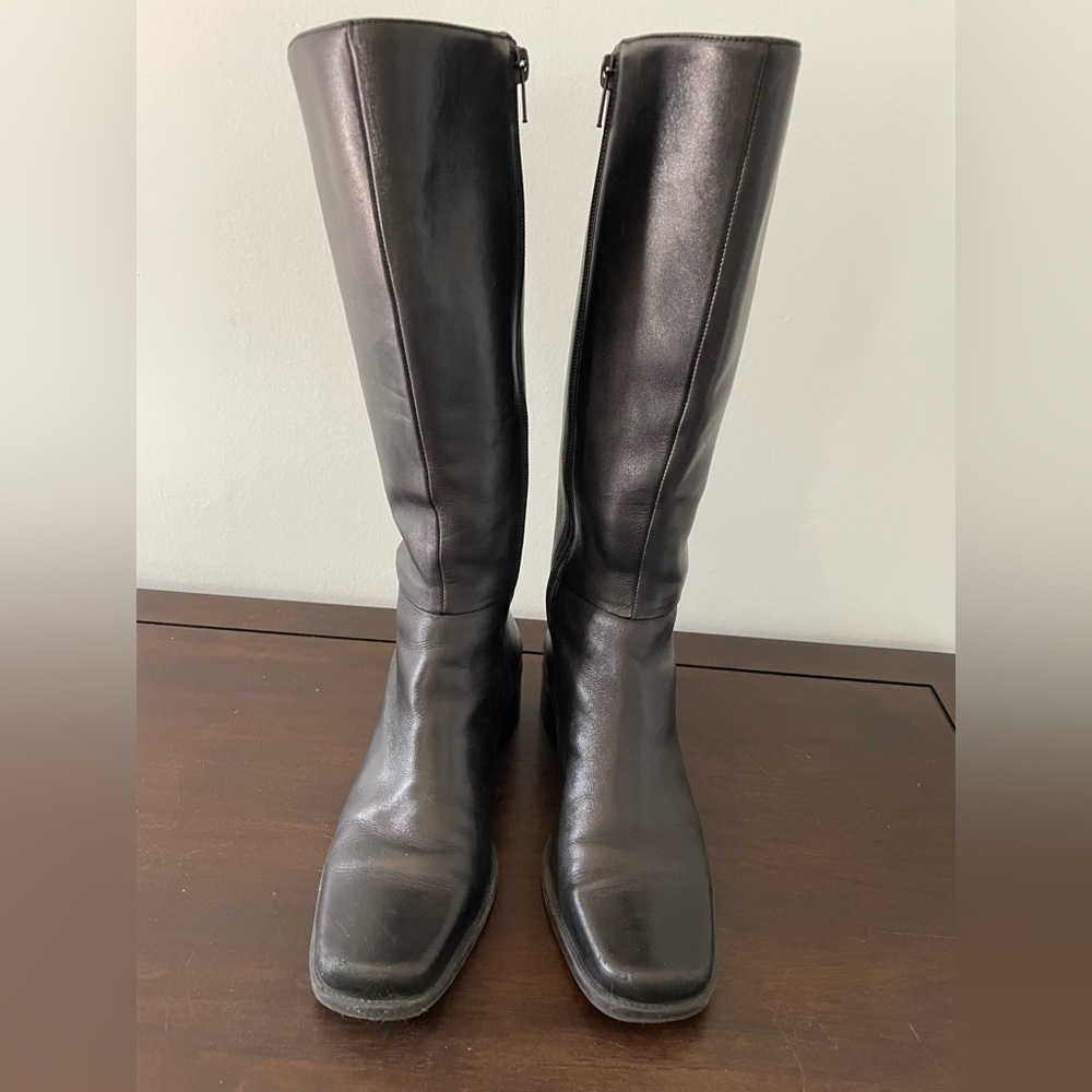 Naturalized low heel boots size 6M